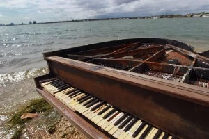 Mysterious Piano Appears In Middle of Biscayne Bay Mysterious Piano Appears In Middle of Biscayne Bay