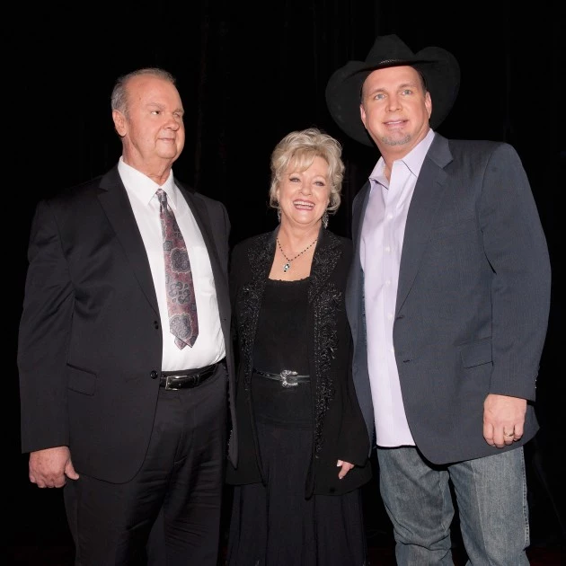 Hargus 'Pig' Robbins, Connie Smith, Garth Brooks Hargus 'Pig' Robbins, Connie Smith, Garth Brooks
