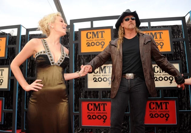 Trace Adkins and Kellie Pickler at the 2009 CMT Music Awards Trace Adkins and Kellie Pickler at the 2009 CMT Music Awards