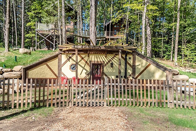 See Inside The Underground Lake George Airbnb 'Hobbit Hole' Rental [PICS]