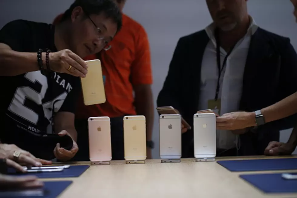 I Gotta Buy Me An iPhone (Song Parody) – VIDEO